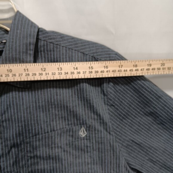 Volcom Long Sleeve‎ Button Down Shirt  Size Small surf shirt casual E20 - Picture 3 of 9